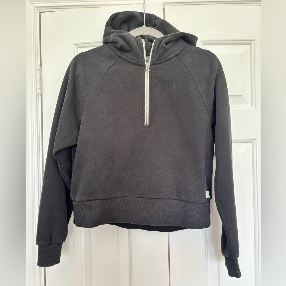 Vuori Black Zip Up Sweater Ribbed Cuffs Casual